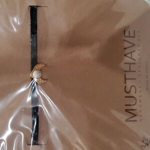 Musthave white stone horns pendant